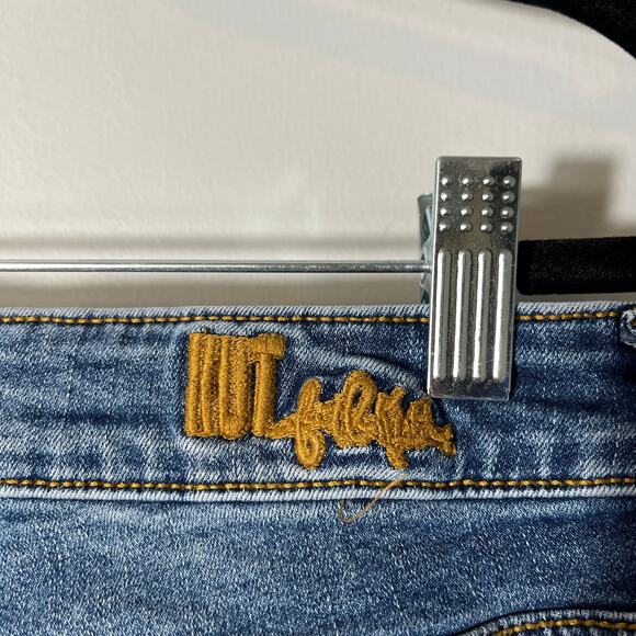 Kut women's Katy boyfriend denim short mid wash low rise stretch rolled cuff - Picture 6 of 11